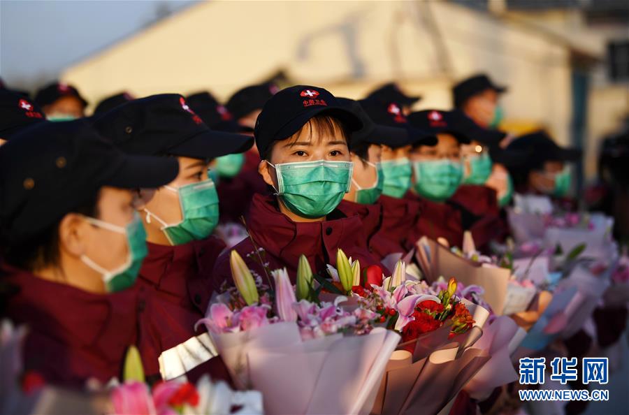 （新華全媒頭條·圖文互動）（17）最美逆行者，武漢永遠記得你！——首批援鄂醫療隊返程紀實