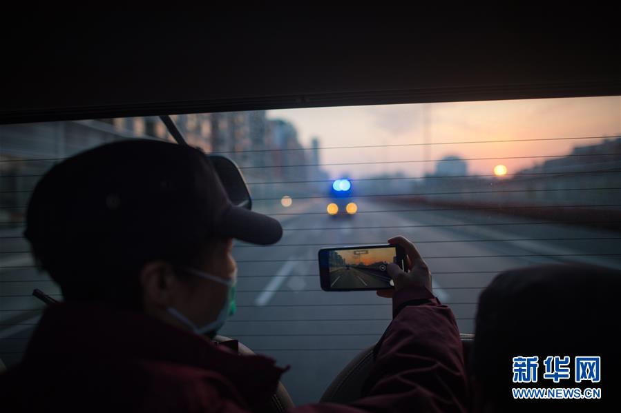 （新華全媒頭條&middot;習近平致敬的戰&ldquo;疫&rdquo;英雄&middot;武漢人民篇&middot;圖文互動）（12）壯哉，大武漢&mdash;&mdash;獻給英雄的武漢人民