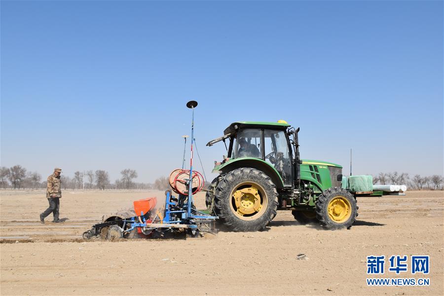 （抓好春耕備耕 穩(wěn)住農(nóng)業(yè)生產(chǎn)&middot;圖文互動(dòng)）（1）&ldquo;智慧春耕&rdquo;助力新疆春播