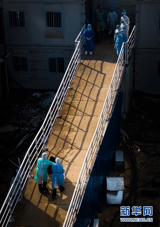 （聚焦疫情防控·圖文互動）（10）分秒必爭！一切為了治病救人——中國抗疫生命至上的生動實踐