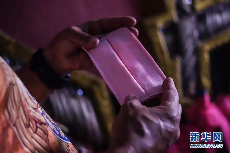 （海外抗疫故事·圖文互動）（4）通訊：自制口罩回饋社會——巴西桑巴舞校“巧手抗疫”