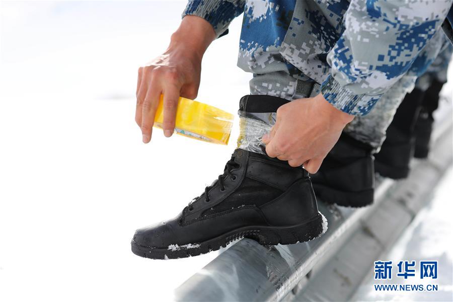 (圖文互動)(2)特寫:山再高,也要把給養送上去!