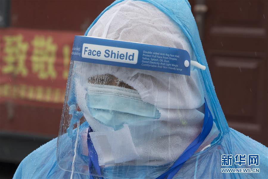 （在習(xí)近平新時(shí)代中國(guó)特色社會(huì)主義思想指引下——新時(shí)代新作為新篇章·習(xí)近平總書(shū)記關(guān)切事·圖文互動(dòng)）（7）祛疫未竟 征衣不解——綏芬河小城的抗疫故事