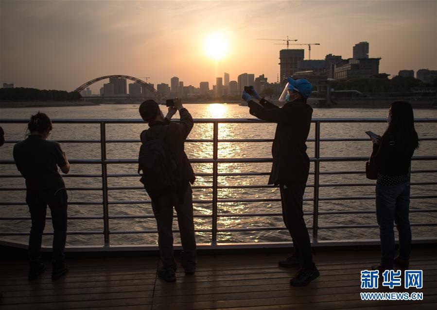 （在習近平新時代中國特色社會主義思想指引下——新時代新作為新篇章·習近平總書記關切事·圖文互動）（9）疫情防控不減壓　復工復產正加速——武漢“解封”滿月觀察