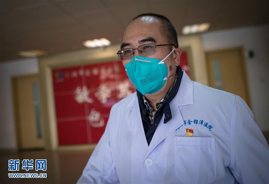 (在習(xí)近平新時(shí)代中國特色社會(huì)主義思想指引下——新時(shí)代新作為新篇章·習(xí)近平總書記關(guān)切事·圖文互動(dòng))(3)錘煉意志 輕裝上陣——黨員干部在一線磨礪閃光故事