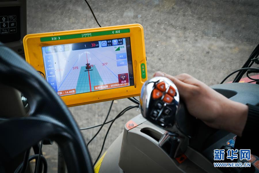 （在習近平新時代中國特色社會主義思想指引下&mdash;&mdash;新時代新作為新篇章&middot;習近平總書記關切事&middot;圖文互動）（3）讓農民挑上&ldquo;金扁擔&rdquo;&mdash;&mdash;農業現代化的生動實踐掃描