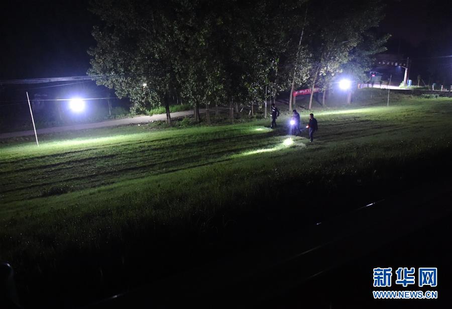 (防汛抗洪·圖文互動)(1)基層守白班 市直機關守夜班——蕪湖守堤見聞