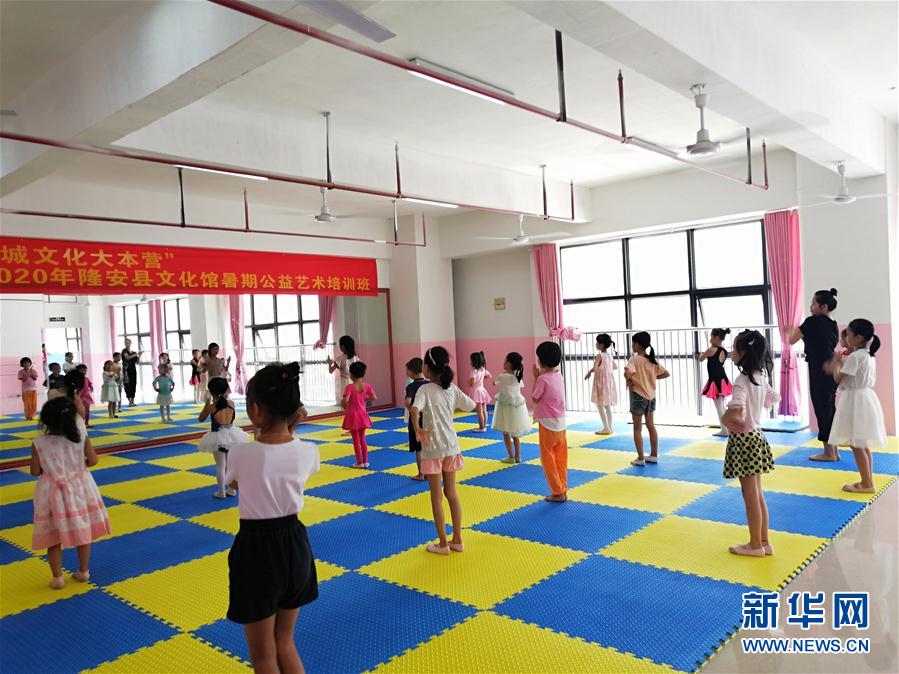 （特別的暑期生活·圖文互動）（2）她們的愿望，在這個假期實現——廣西隆安易地扶貧搬遷安置區暑期見聞