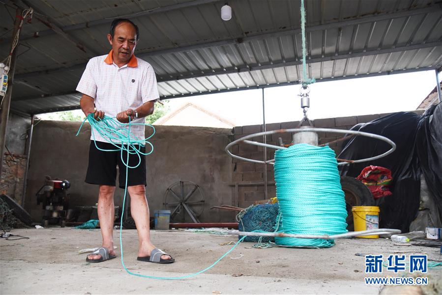 (走向我們的小康生活·圖文互動)(5)長島漁民的扇貝喜事:從請客求人買到供不應(yīng)求