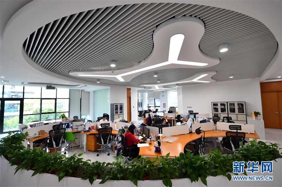 （在習近平新時代中國特色社會主義思想指引下&mdash;&mdash;新時代新作為新篇章&middot;習近平總書記關切事&middot;圖文互動）（4）我家大門常打開&mdash;&mdash;經濟特區全方位對外開放故事