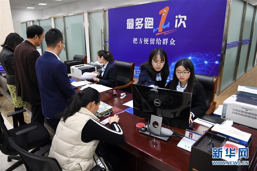 (新華全媒頭條·總書記推動(dòng)的改革身邊事·行政體制改革篇·圖文互動(dòng))(12)特寫:追問“一件事”