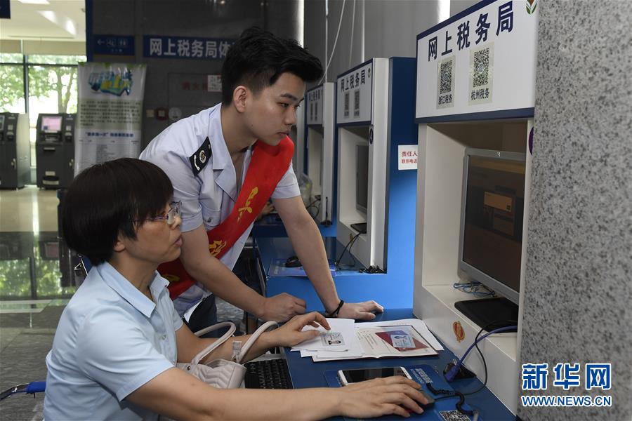 (新華全媒頭條·總書記推動(dòng)的改革身邊事·行政體制改革篇·圖文互動(dòng))(9)特寫:追問“一件事”