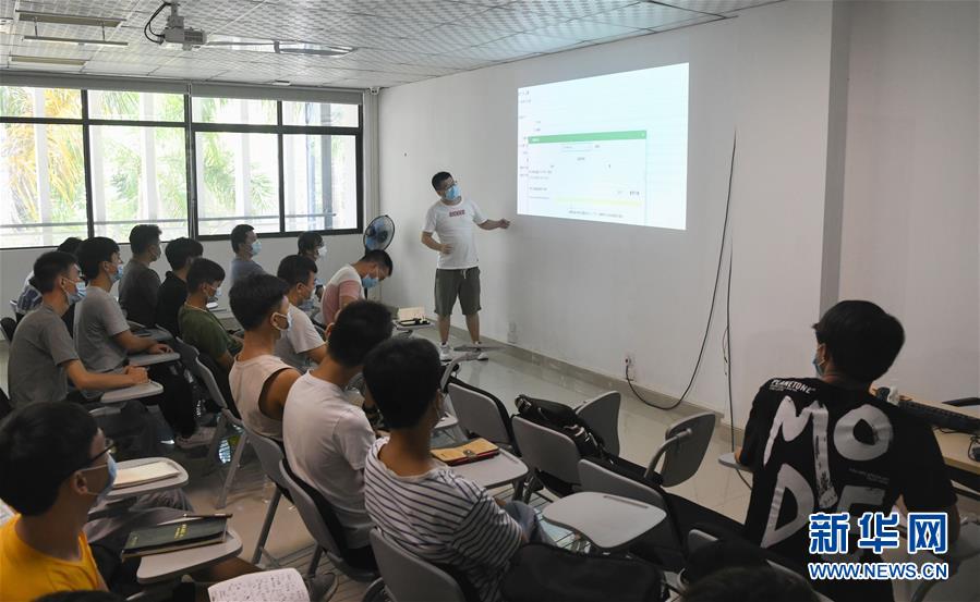 （在習近平新時代中國特色社會主義思想指引下&mdash;&mdash;新時代新作為新篇章&middot;習近平總書記關切事&middot;圖文互動）（9）我家大門常打開&mdash;&mdash;經濟特區全方位對外開放故事