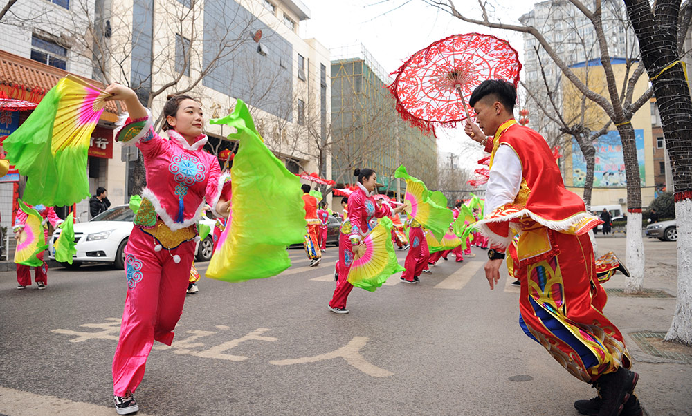 陜西延安:民俗匯演賀新春