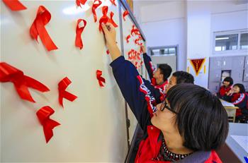 河北安平：“紅色絲帶”飄進(jìn)校園