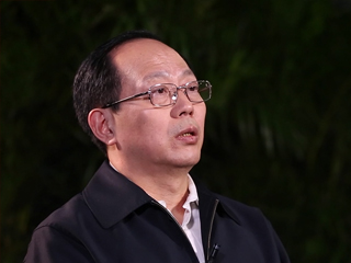 如何發展壯大體育產業？