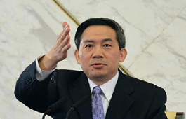 新聞發布會主持人何紹仁