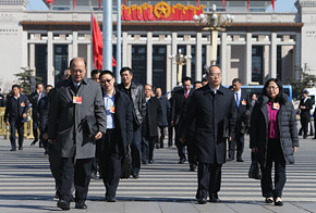 全國政協委員抵達天安門廣場