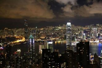 中央對香港行政長官是有標(biāo)準(zhǔn)的,是一貫的