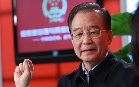 溫家寶總理接受中國政府網(wǎng)、新華網(wǎng)聯(lián)合專訪并與網(wǎng)友在線交流
