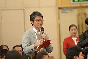 日本經(jīng)濟(jì)新聞記者提問