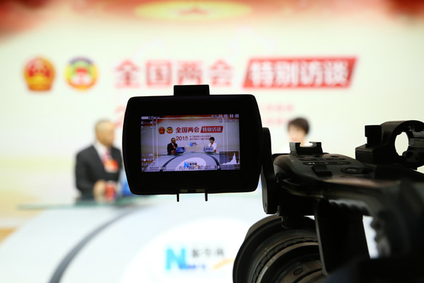 鐘發平在訪談中