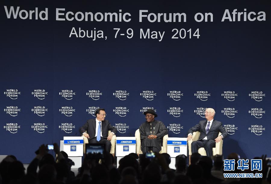  5月8日，中國國務(wù)院總理李克強(qiáng)在阿布賈出席第24屆世界經(jīng)濟(jì)論壇非洲峰會全會，發(fā)表題為《共同推動非洲發(fā)展邁上新臺階》的特別致辭。新華社記者 李學(xué)仁 攝 