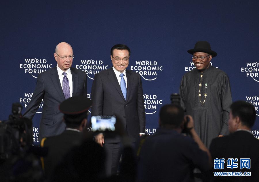 5月8日，中國國務(wù)院總理李克強(qiáng)在阿布賈出席第24屆世界經(jīng)濟(jì)論壇非洲峰會全會，發(fā)表題為《共同推動非洲發(fā)展邁上新臺階》的特別致辭。新華社記者 李學(xué)仁 攝 