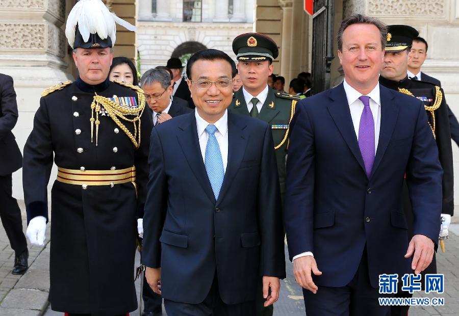 6月17日，中國國務(wù)院總理李克強(qiáng)在倫敦唐寧街10號(hào)首相府同英國首相卡梅倫舉行中英總理年度會(huì)晤。新華社記者 龐興雷 攝