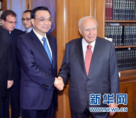 6月20日，國(guó)務(wù)院總理李克強(qiáng)在雅典總統(tǒng)府會(huì)見(jiàn)希臘總統(tǒng)帕普利亞斯。 新華社記者 李濤 攝