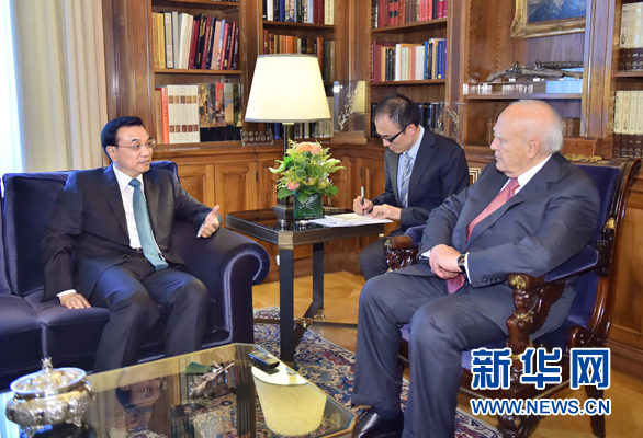 6月20日，國(guó)務(wù)院總理李克強(qiáng)在雅典總統(tǒng)府會(huì)見(jiàn)希臘總統(tǒng)帕普利亞斯。 新華社記者 李濤 攝