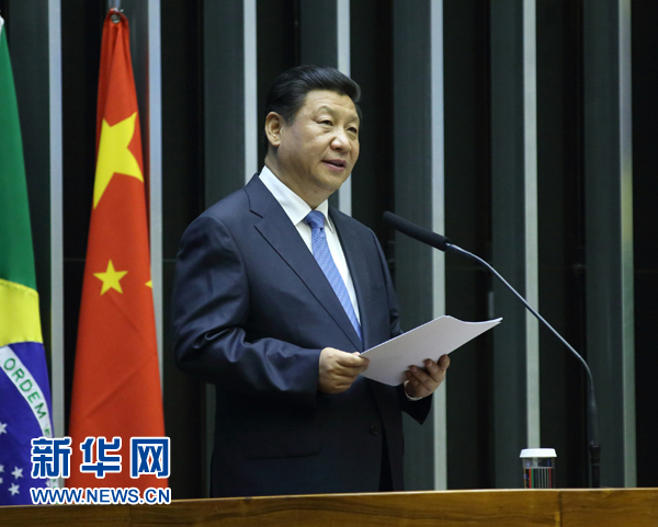 7月16日，國家主席習近平在巴西國會發(fā)表《弘揚傳統(tǒng)友好共譜合作新篇》的演講。 新華社記者 蘭紅光 攝 