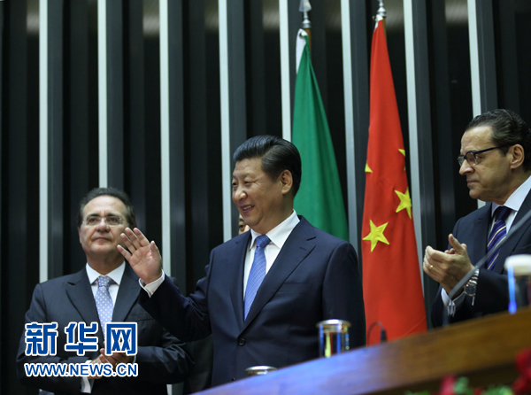 7月16日，國家主席習近平在巴西國會發(fā)表《弘揚傳統(tǒng)友好共譜合作新篇》的演講。 新華社記者 蘭紅光 攝 