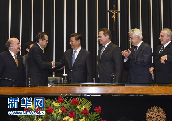 7月16日，國家主席習近平在巴西國會發(fā)表《弘揚傳統(tǒng)友好共譜合作新篇》的演講。 新華社記者 李學仁 攝 