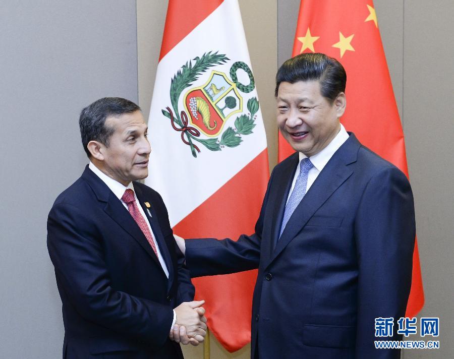 7月16日，國家主席習近平在巴西首都巴西利亞會見秘魯總統(tǒng)烏馬拉。新華社記者 劉建生 攝 