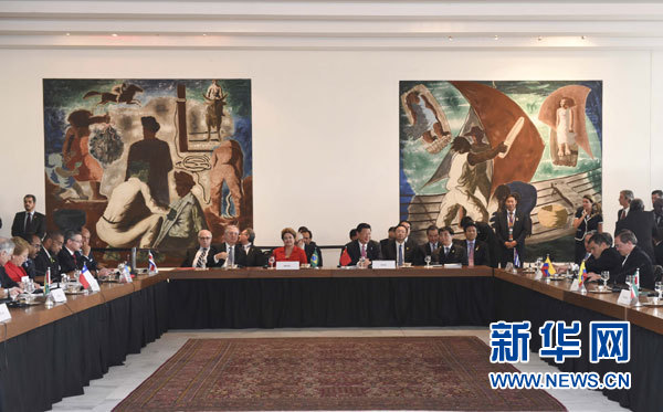 當(dāng)?shù)貢r(shí)間7月17日，國(guó)家主席習(xí)近平出席在巴西利亞舉行的中國(guó)－拉美和加勒比國(guó)家領(lǐng)導(dǎo)人會(huì)晤。 新華社記者 李學(xué)仁 攝