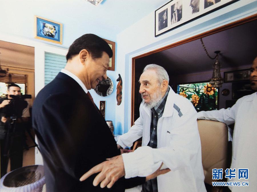 當?shù)貢r間7月22日，國家主席習近平在哈瓦那親切探望古巴革命領(lǐng)袖菲德爾&middot;卡斯特羅。 新華社發(fā)