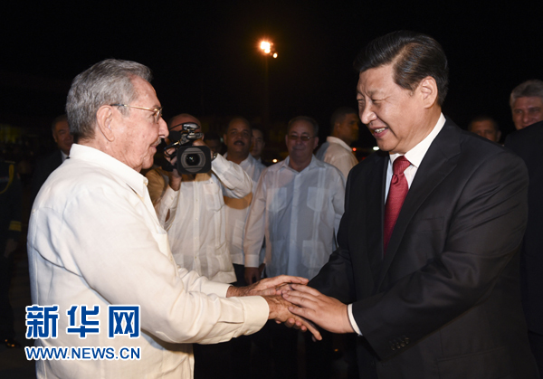 當地時間7月23日，國家主席習近平結束對古巴的訪問，離開圣地亞哥，啟程回國。這是古巴國務委員會主席兼部長會議主席勞爾&middot;卡斯特羅到機場為習近平送行。新華社記者 李學仁 攝 