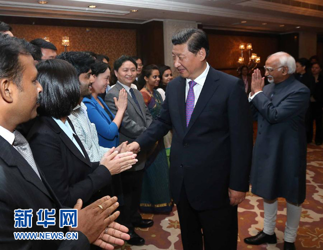 9月18日，國家主席習近平在印度世界事務委員會發表題為《攜手追尋民族復興之夢》的重要演講。演講結束后，習近平接見中印兩國青年代表。新華社記者 龐興雷 攝