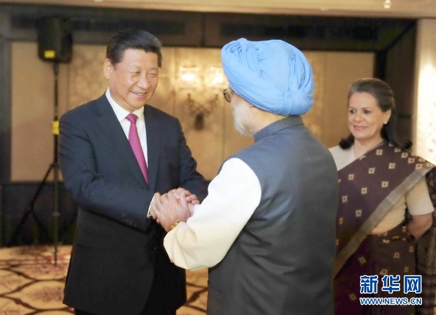 9月19日，國(guó)家主席習(xí)近平在新德里會(huì)見印度國(guó)大黨主席索尼婭&middot;甘地和前總理辛格。 新華社記者張鐸攝
