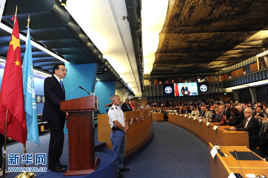 10月15日，中國國務院總理李克強在格拉齊亞諾總干事的陪同下在位于羅馬的聯合國糧農組織總部發表演講。 新華社記者 饒愛民 攝 