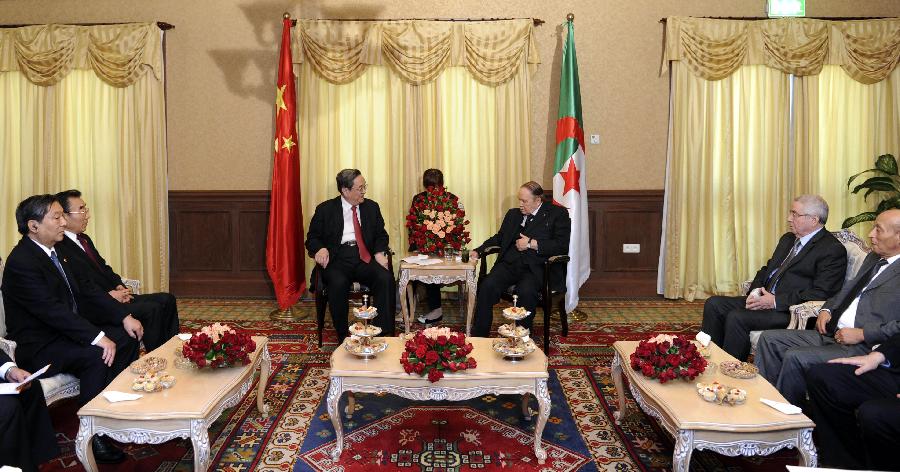 11月2日，正在阿爾及利亞進(jìn)行正式友好訪問的全國(guó)政協(xié)主席俞正聲在阿爾及爾會(huì)見阿總統(tǒng)布特弗利卡。 新華社記者 張鐸 攝