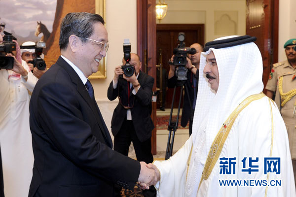 11月6日，正在巴林進行正式友好訪問的全國政協主席俞正聲在麥納麥會見巴林國王哈馬德。 新華社記者 張鐸 攝