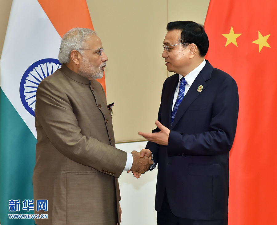 11月13日，中國國務院總理李克強在緬甸內比都會見印度總理莫迪。 新華社記者 李濤 攝