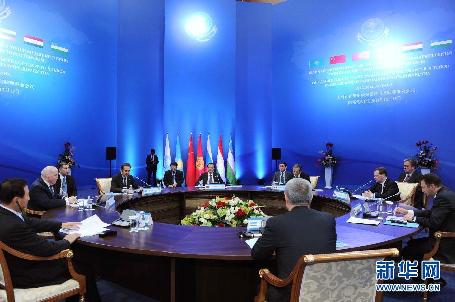 12月15日，中國國務(wù)院總理李克強(qiáng)在阿斯塔納出席上海合作組織成員國政府首腦理事會第十三次會議。 新華社記者 饒愛民 攝 