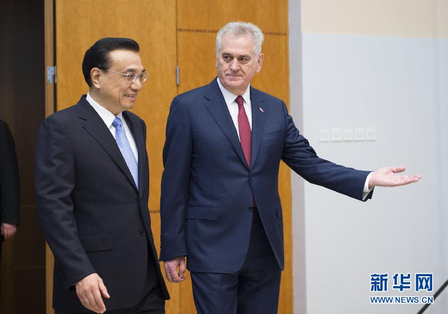 12月18日，國(guó)務(wù)院總理李克強(qiáng)在貝爾格萊德會(huì)見塞爾維亞總統(tǒng)尼科利奇。 新華社記者 黃敬文 攝 