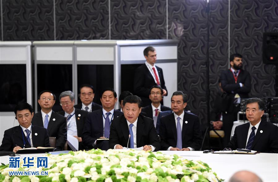  11月15日，金磚國家領(lǐng)導(dǎo)人非正式會(huì)晤在土耳其安塔利亞舉行，中國國家主席習(xí)近平、俄羅斯總統(tǒng)普京、印度總理莫迪、南非總統(tǒng)祖馬、巴西總統(tǒng)羅塞夫出席。習(xí)近平在會(huì)上發(fā)表題為《開拓機(jī)遇應(yīng)對(duì)挑戰(zhàn)》的重要講話。 新華社記者 饒愛民 攝 