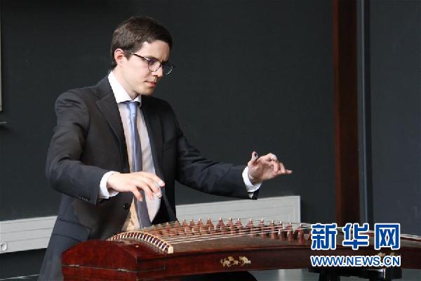 （國際·圖文互動）（2）漢語架起溝通橋——記法國賽區世界大學生中文比賽