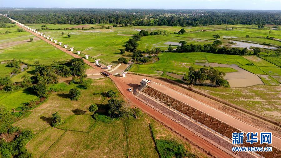 （國際&middot;圖文互動）（3）中老鐵路上的絢爛長虹&mdash;&mdash;老撾楠科內河特大橋主體工程完工側記