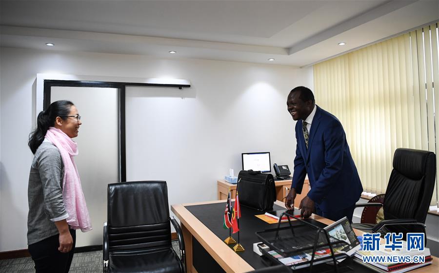 (國際·中非合作論壇·圖文互動)(2)通訊:肯尼亞執政黨總書記跟我學中文